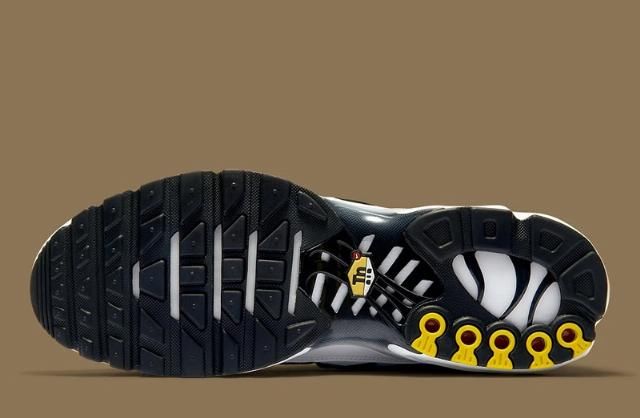 『发售』超抢眼熊猫装扮!Air Max Plus 全新配色即将发售!
