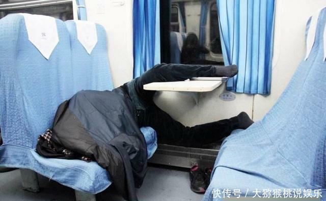  硬座票@为什么乘火车卧铺时，乘务员都要收走车票，你知道吗？