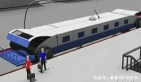 高铁又一技术性改革惊艳全世界：列车不停站，乘客上下车方式叫绝