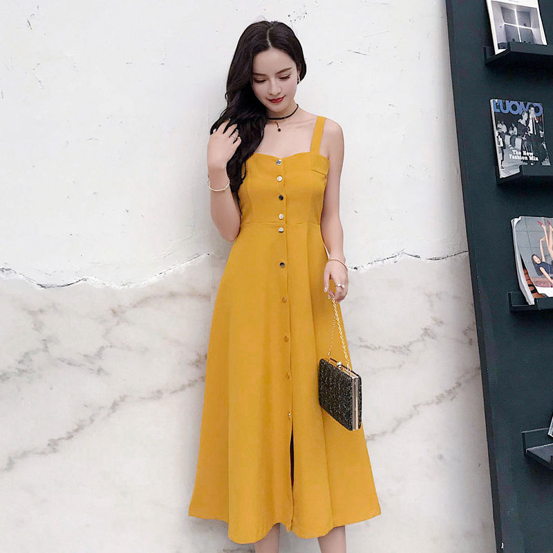 小小的性感和妩媚，吊带裙撩动这个美丽的夏天