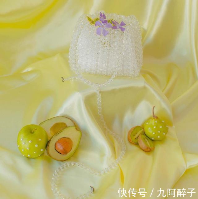  色彩■禁止无趣！谁背谁时髦的串珠包大合集！DIY手工串珠