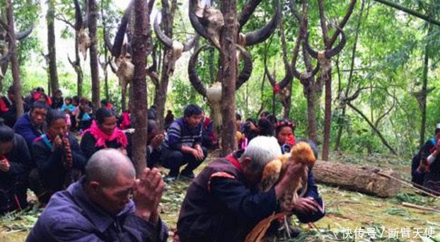 中国最后一个原始部落，曾存残忍的猎头习俗，人们至今住在茅草屋