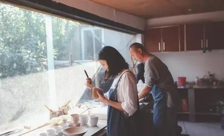 『小院』20多岁的年龄差距,却把一个破烂的农家小院变成了“桃花源”