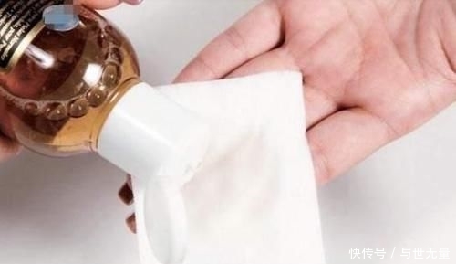 乳液■为什么先涂乳液,再擦爽肤水?专业美容师分析了3点,终于明白了