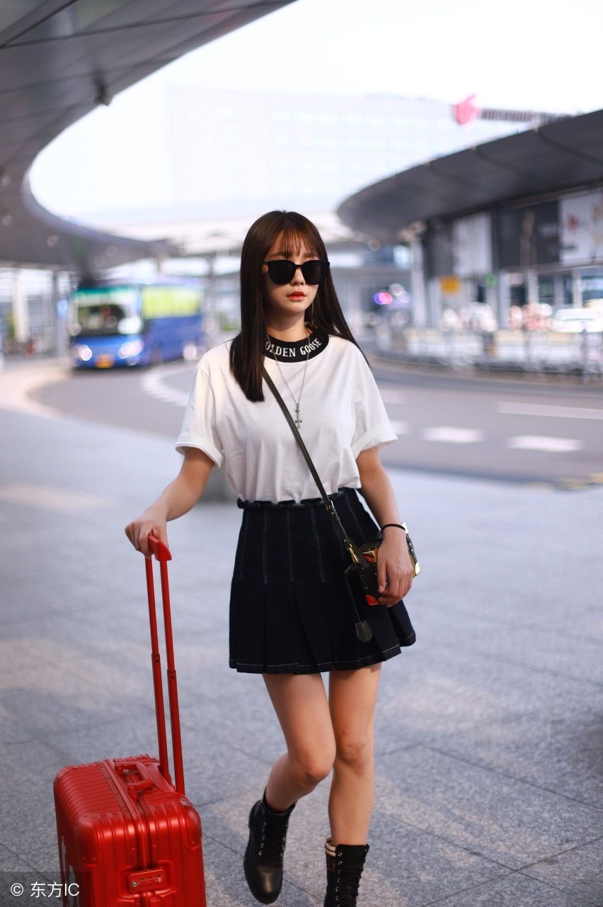 没沈梦辰的长腿真别光腿穿短靴，像鞠婧祎一样穿成买家秀就尴尬了