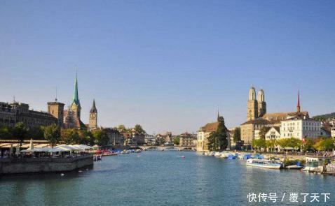 这座城市几乎连年不下雨,当地人不愿盖房顶,最期待下雨天来临