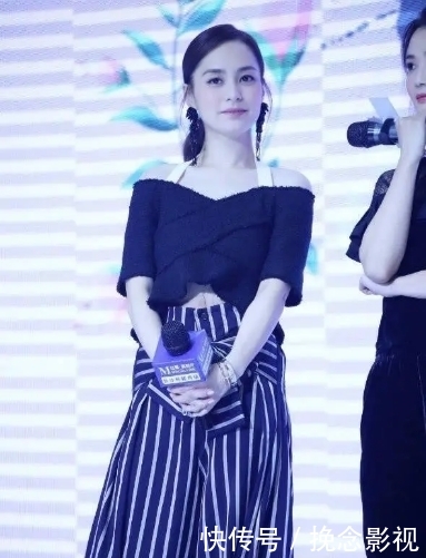  [呈现的更]阿娇终于穿对了，黑色V领连衣裙至少显瘦10斤，终于信是110斤了