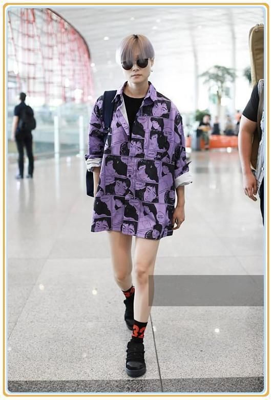 李宇春厉害！只穿一件衬衫就算了，还连解4个扣子，网友：真疯狂