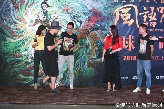 徐峥小陶虹夫妇同框，红衣搭黑裙尽显好气质，快50岁了还这样美！