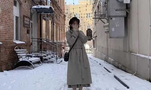  「柔软」早春穿搭:大衣+裙子最全穿搭指南,让你美出新高度!