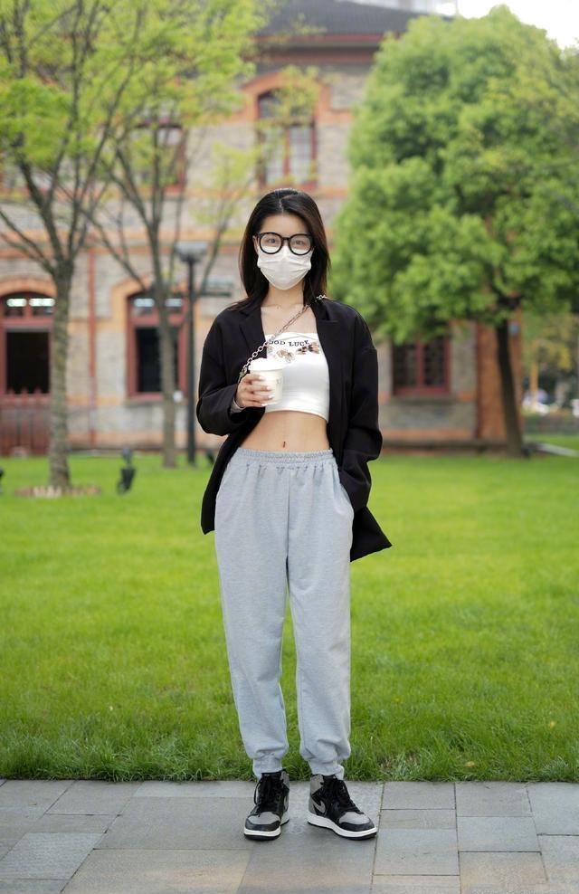  穿搭■谁说“仙女”一定要穿粉红色，基础黑白灰也能穿出精彩，穿出品味