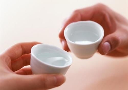  #肝面容#经常放屁的人，身体出现4个症状，说明肝脏生病了，早查肝CT