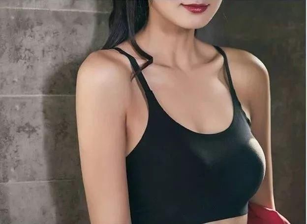 美胸已经不能满足了,心机girl们开始注重舒适性感美背了!