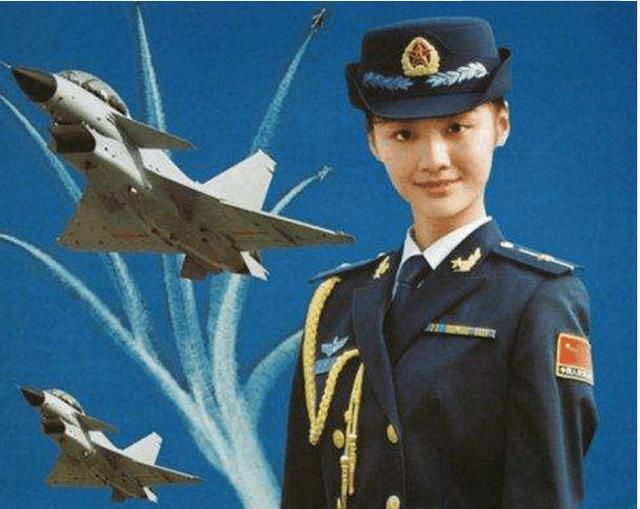 各国女兵穿上裙子以后，此国女兵的裙子最短，我国女兵最漂亮