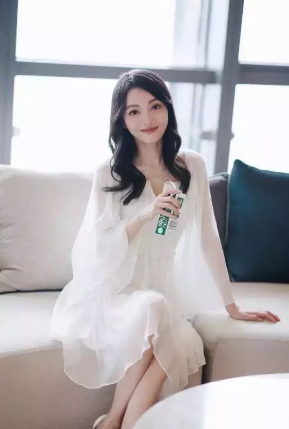 张韶涵太会穿了，一双芭蕾舞鞋衬得仙气满满，穿上要花1小时吧