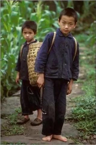  「有钱人」1987年中国老照片：图4有钱人才能消费、图8逐渐消失