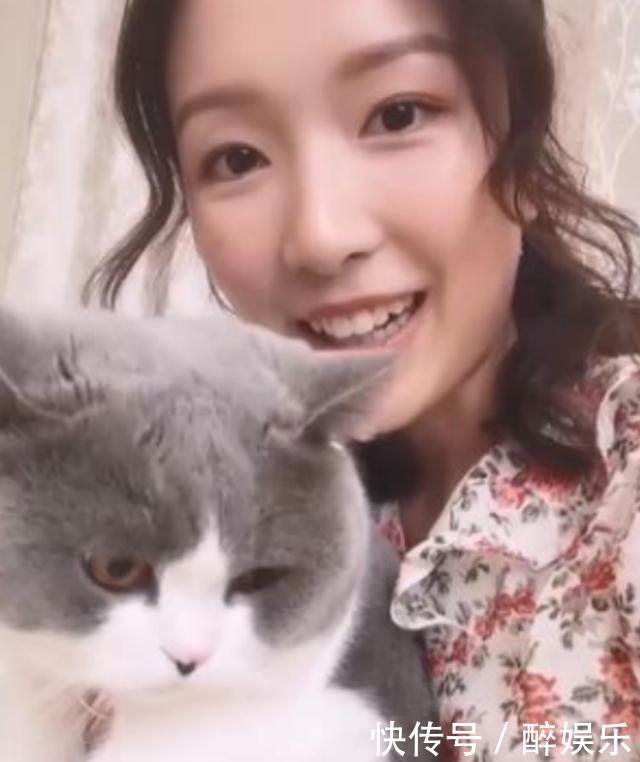 『照疑』没分手?郭嘉文晒男友视角照疑与李泽楷聚餐,穿花衬衫扮靓讨欢心