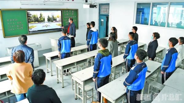  『市民』乌鲁木齐市烈士陵园“云端祭扫”树新风