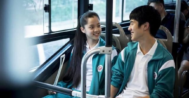  「不少网友」同为星二代，任达华邱淑贞女儿拒进娱乐圈，她却放弃梦想毅然入圈