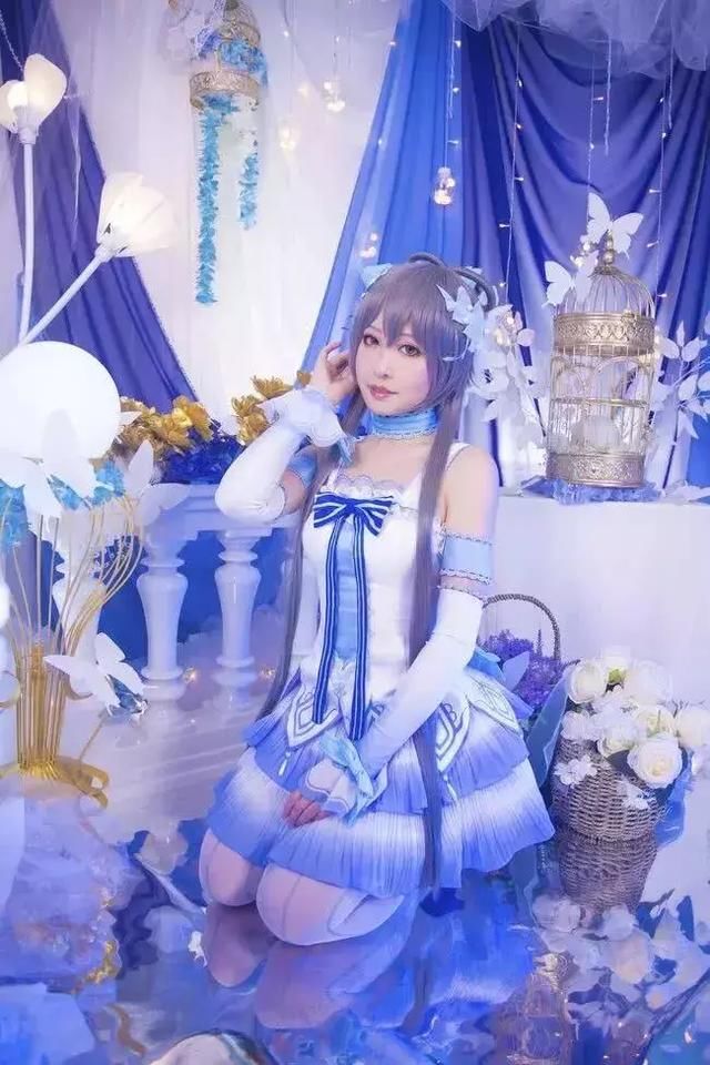 VOCALOID洛天依生日快乐 仙境般的白丝小姐姐 很美丽!
