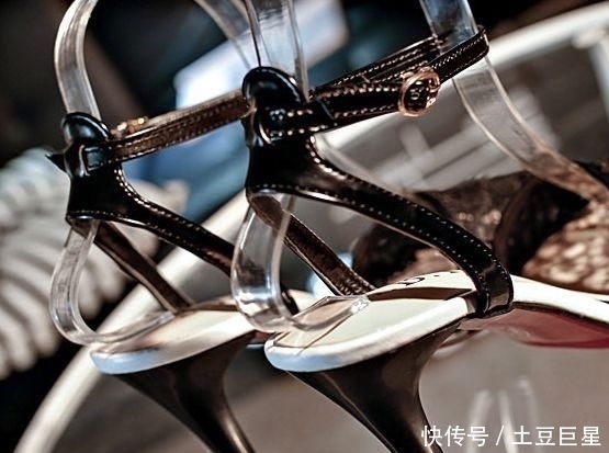 『 翻天』瞧瞧高跟鞋, 性感优雅, 不声不响美翻天,女人如果过了40,