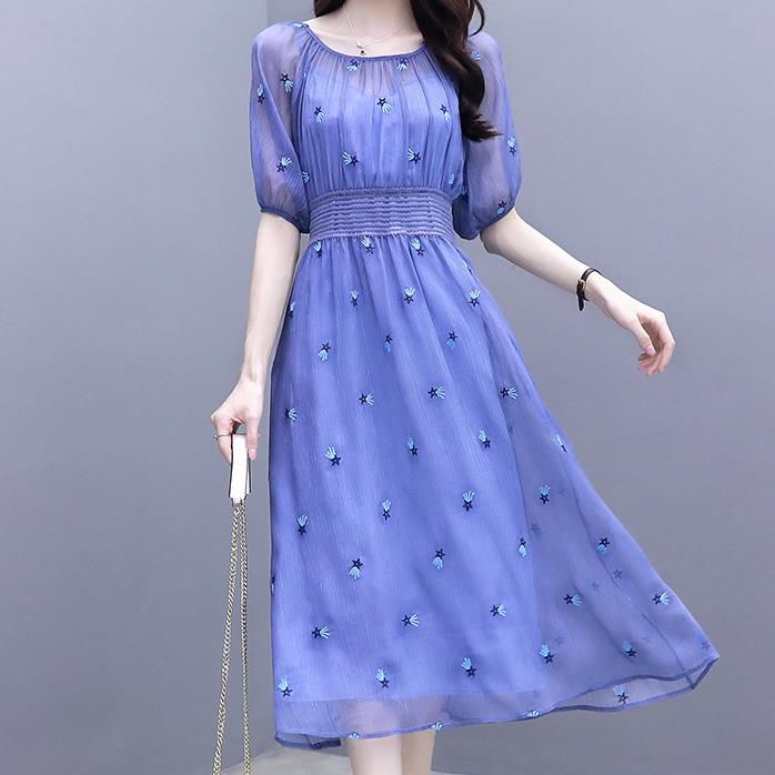 这种裙子叫蕾丝裙，显白嫩美更洋气，难怪老婆把真丝裙全都扔了