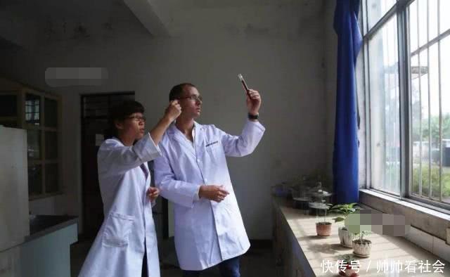 拥有中国绿卡是啥感觉 法国男子在中国娶妻生