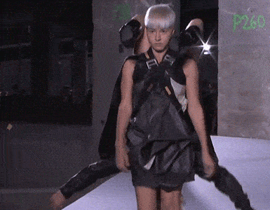  『大赛』时尚界迷之设计大赛！背上绑张床走秀，拎包入住吗？