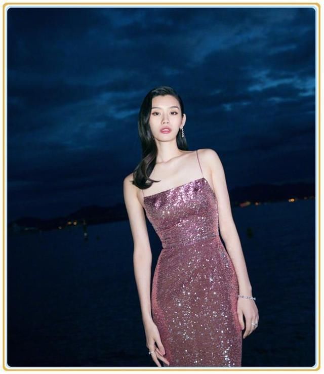 本以为奚梦瑶穿粉色亮片裙身材炸裂，可看到昆凌这效果，我沉默了