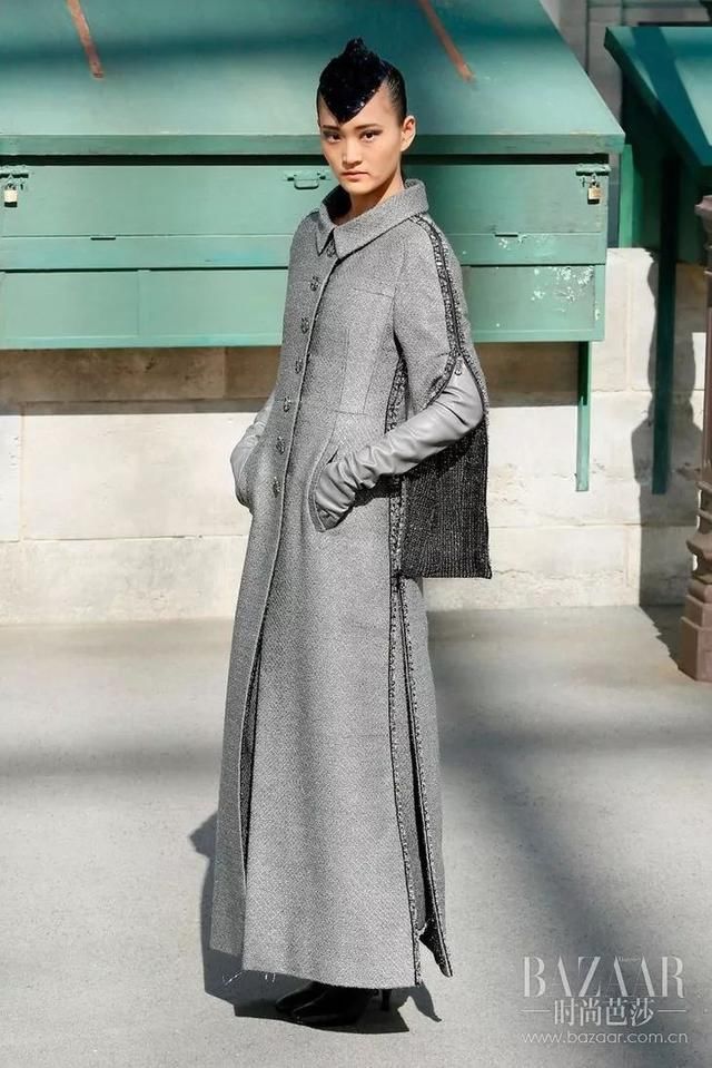 塞纳河倒映的Chanel高定，流淌的是左岸的旧时光