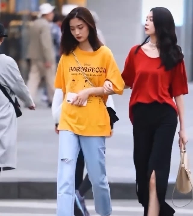  搭配|女神和女汉子成为闺蜜太抢镜：一个穿真裤子，一个穿“假裙子”