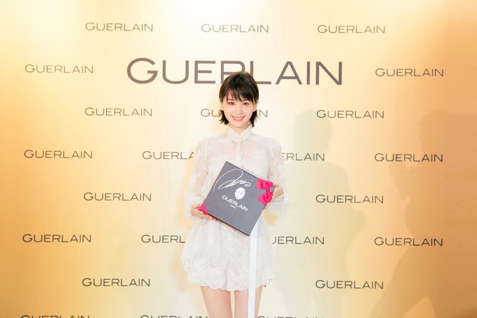 法国娇兰帝皇护肤大使王子文 携帝皇蜂姿系列现身郑州