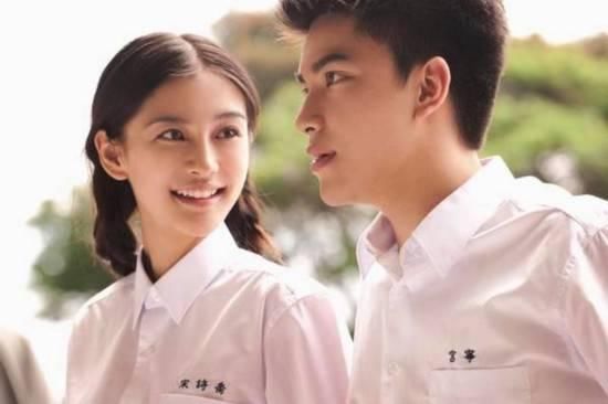 黄晓明小舅子上热搜，杨颖凌晨更博回应：他不想做幕前的工作！