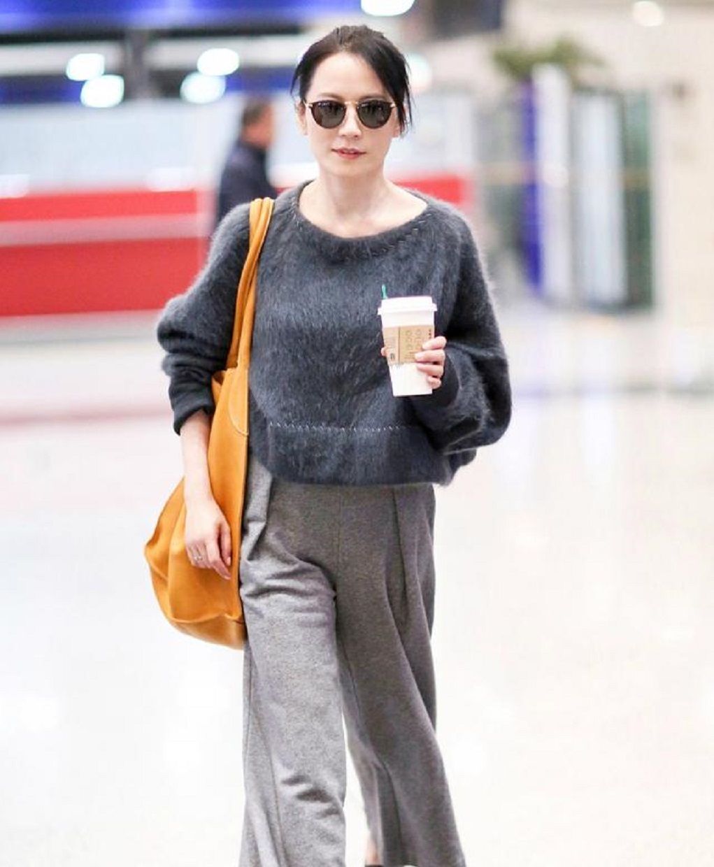  阔腿裤@奔四奔五的女人,少穿大衣打底裤,瞧下面潮人这样穿,时髦又减龄