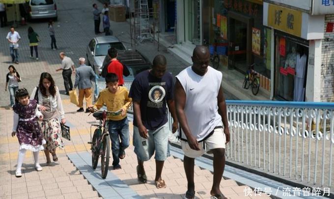 广州的30万黑人，为什么都在慢慢离开中国？背后的原因太现实了
