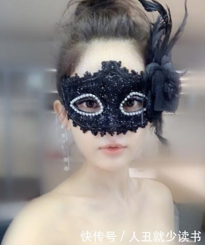 蝴蝶背不算啥,看到娜扎的榴莲背,隔着屏幕都