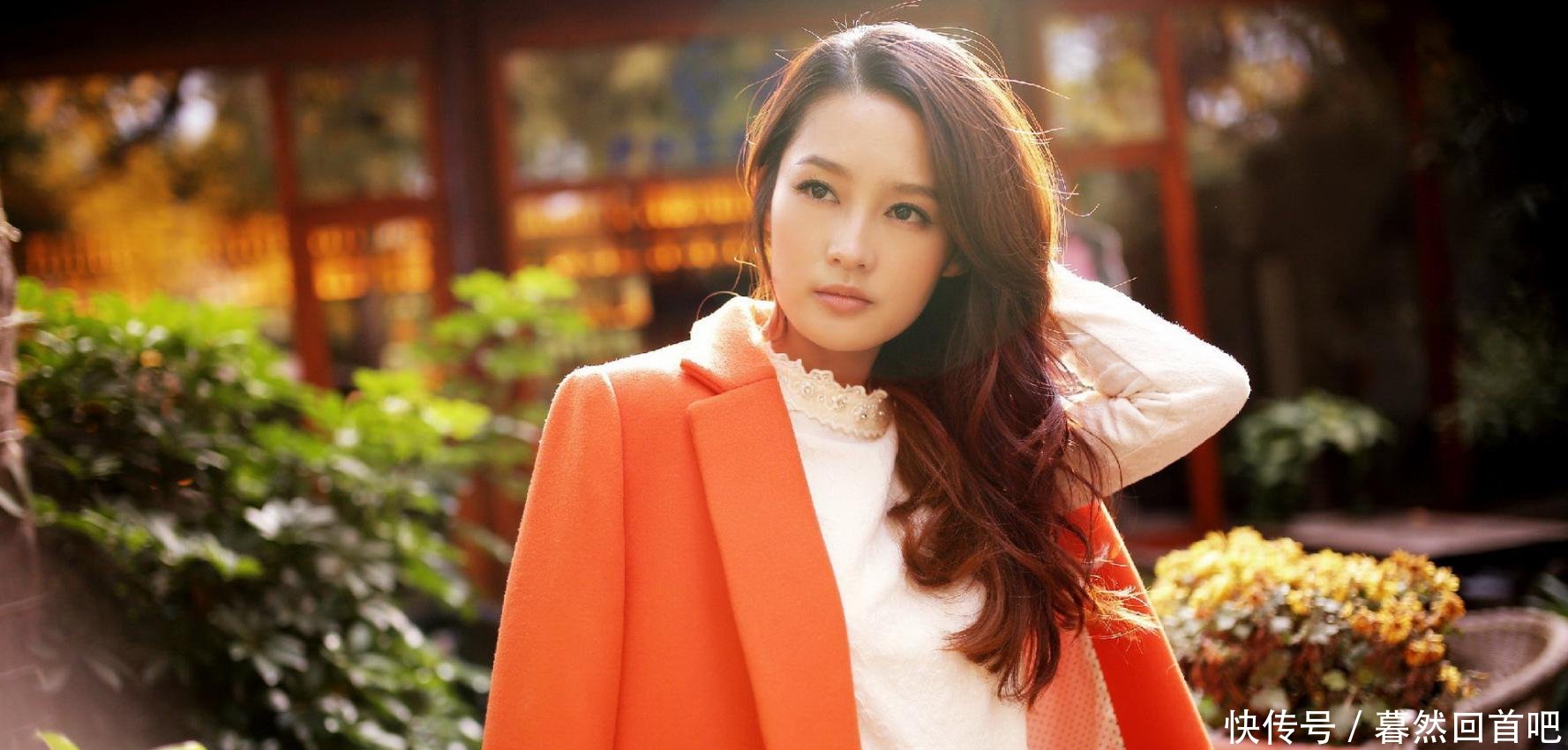 李沁真敢穿, 鞋跟细成“一根针”只用一条带子固定, 太惊艳了