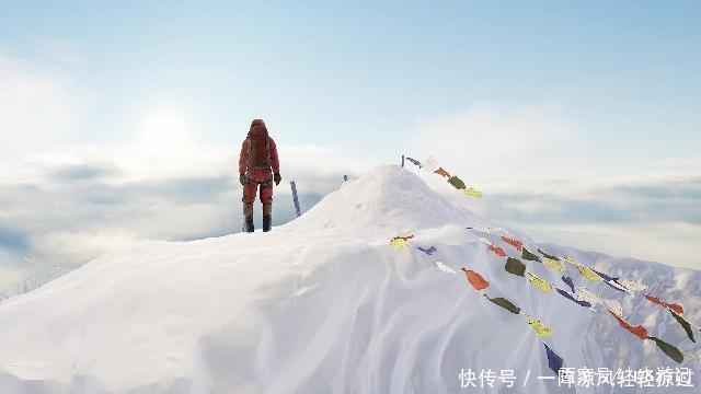 珠穆朗玛峰冰川裂开，露出神秘缝隙，裂缝中冰封物体让人不安