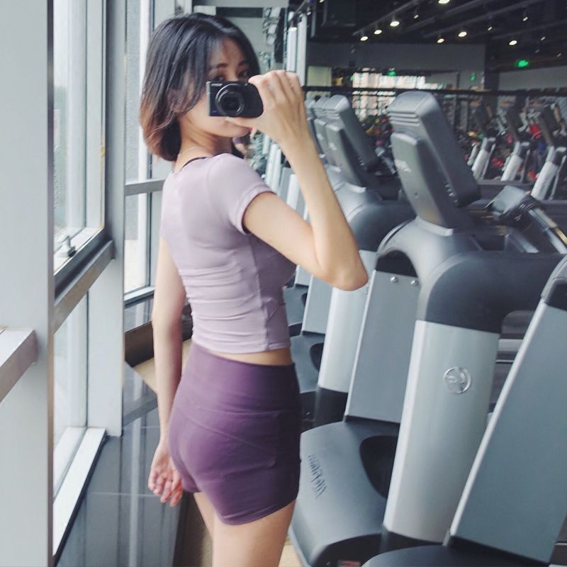 为什么丰满的女人越来越喜欢穿紧身的衣服?因为身材好呗~