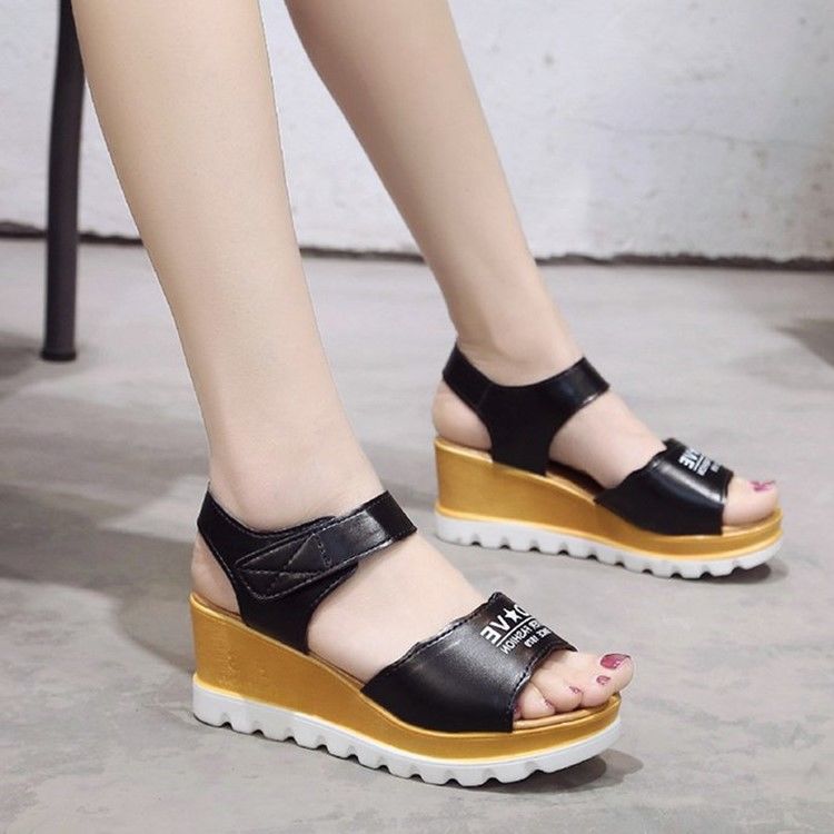 今年流行的女鞋确实够洋气的，穿上可美了，让你从头到脚都美呢