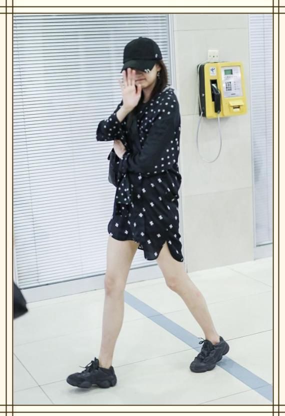 当关晓彤和168热巴同穿短裤，终于知道腿长和腿细哪个更重要了