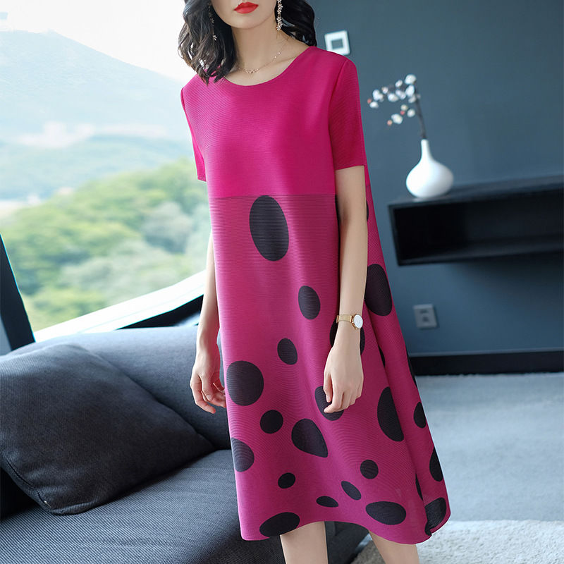 好身材别藏着掖着,夏天就穿蕾丝款“透透裙”,若隐若现才更迷人