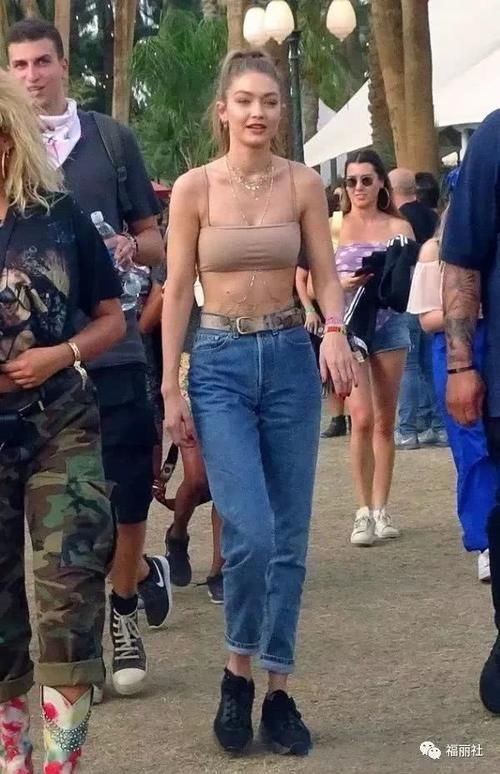 一件吊带性感妩媚又柔情似水，统统搞定