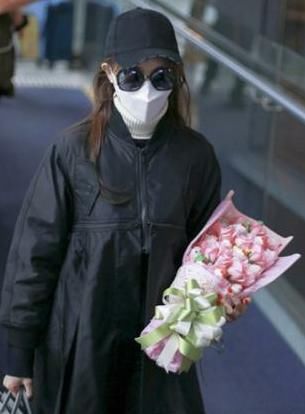 唐嫣机场走孕妇通道疑似怀孕,而经纪人的回应原因,被指有瑕疵!