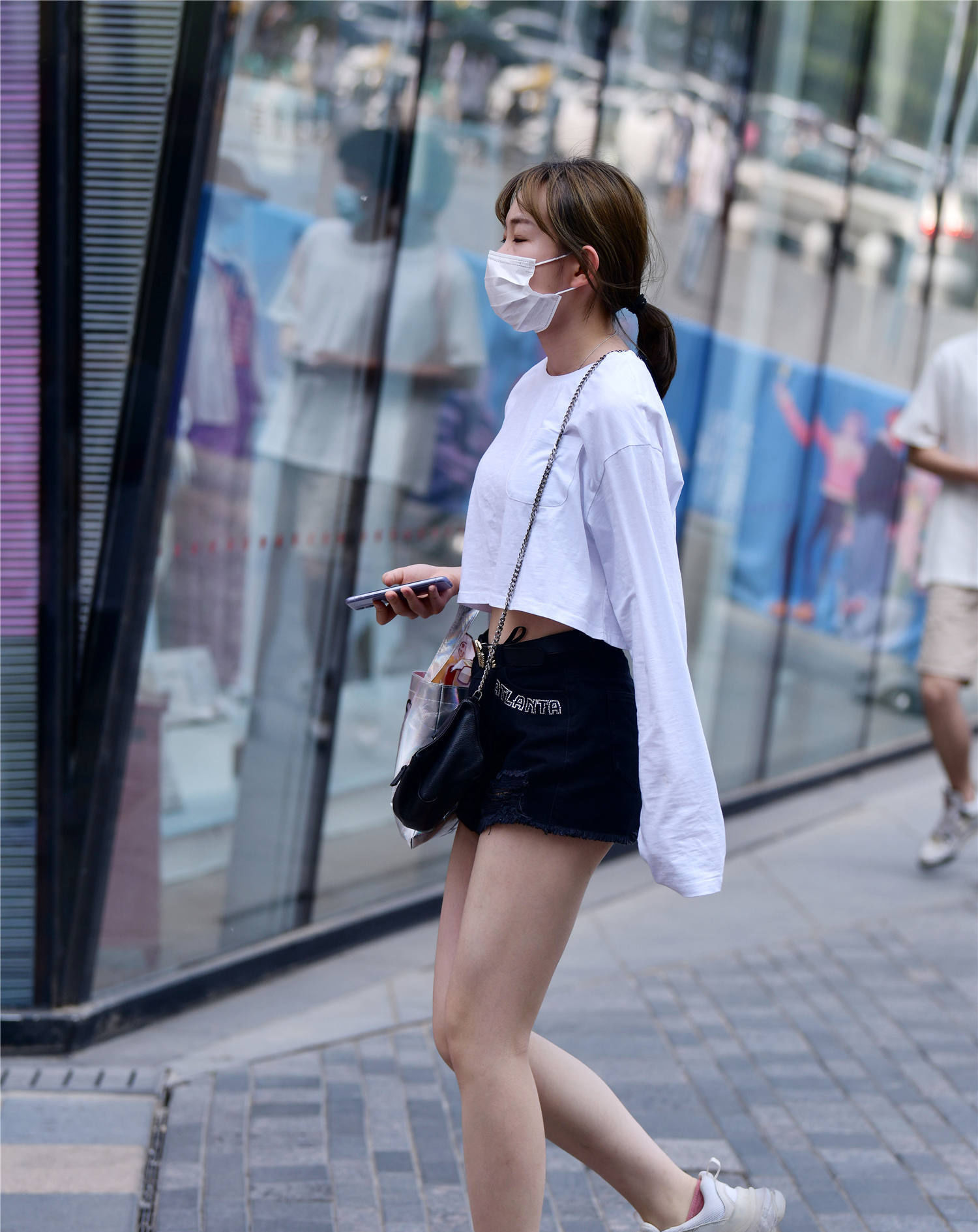  『感觉』小姐姐白色上衣和黄色半身裙的装扮,靓丽时尚尽显风采!