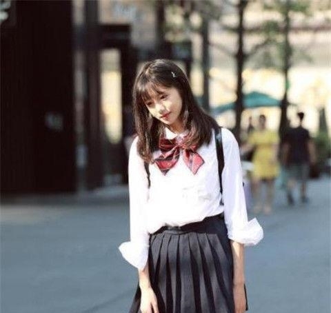  『气质』俏丽性感的美女街拍：漂亮有气质的美女，回头率十足！