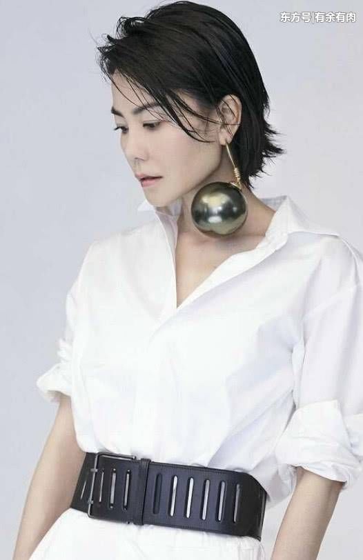 王菲也有失策的一天，画着蜡笔小新的同款眉毛，网友:眉毛好丑啊