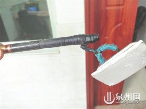  别人■别人拿鱼竿钓鱼 他拿鱼竿“钓手机”