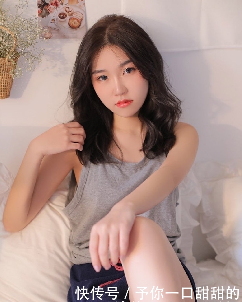 写真■背心热裤美女长腿撩人私房写真