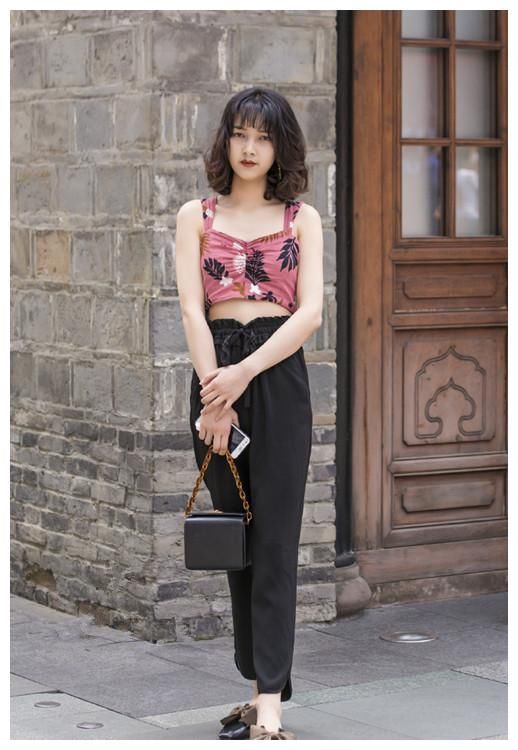 街拍：图1修长美腿，图2性感傲人的上围，图3曼妙身姿！